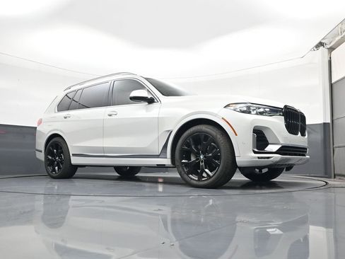 Used 2021 BMW X7 xDrive40i w/ Premium Package AWD/4WD image 17