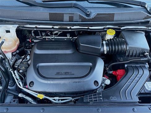 Used 2021 Chrysler Pacifica Limited image 36