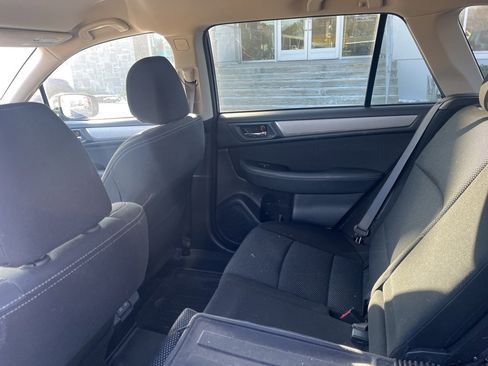Used 2019 Subaru Outback 2.5i Premium image 11