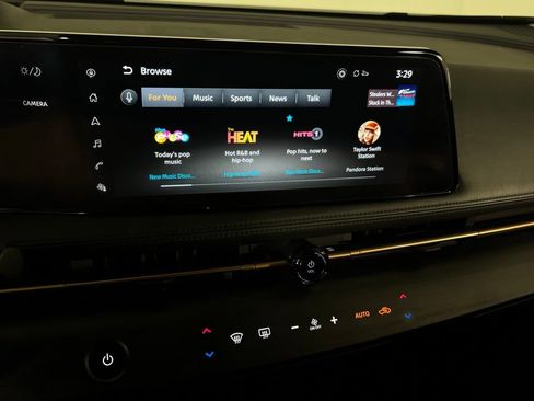 Used 2024 Nissan Ariya AWD image 16