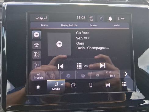 Used 2025 Jeep Grand Cherokee Altitude RWD image 11