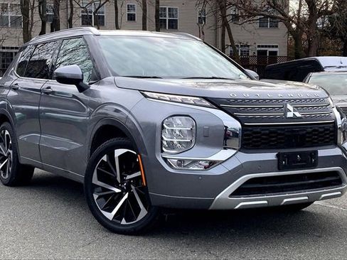 Used 2023 Mitsubishi Outlander SEL image 1