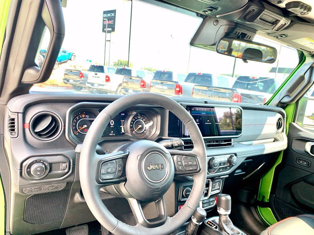 Used 2025 Jeep Gladiator Rubicon w/ Convenience Group AWD/4WD image 13