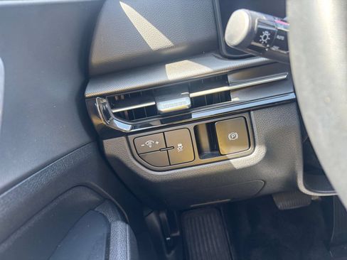 Used 2026 Kia Sportage LX FWD image 34
