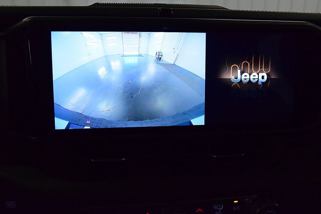 Used 2026 Jeep Wrangler Unlimited Rubicon AWD/4WD image 23