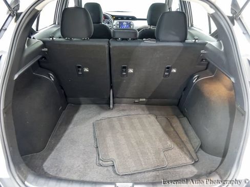 Used 2018 Nissan Kicks SV FWD image 20