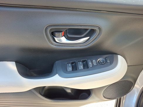 Used 2023 Honda HR-V LX image 12