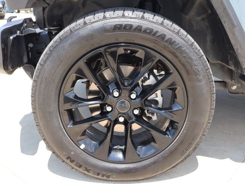 Used 2025 Jeep Wrangler Unlimited Sahara AWD/4WD image 27