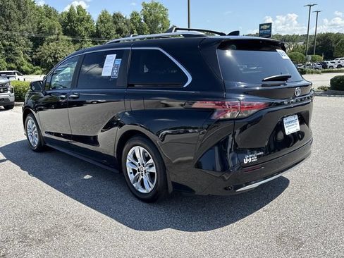 Used 2025 Toyota Sienna Limited AWD/4WD image 5