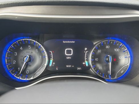 Used 2021 Chrysler Pacifica Touring-L FWD image 20
