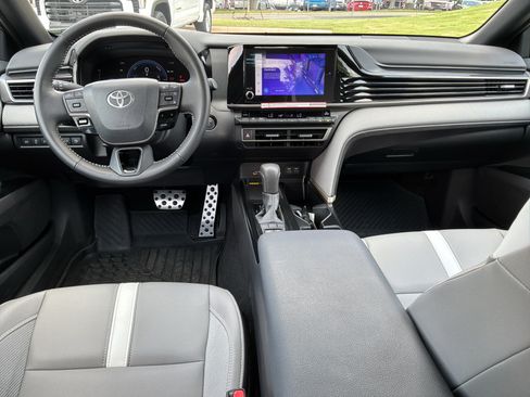 Used 2026 Toyota Camry SE FWD image 33