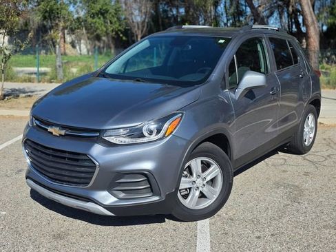 Used 2019 Chevrolet Trax LT w/ LT Convenience Package image 16