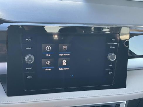 New 2026 Volkswagen Taos SE image 12