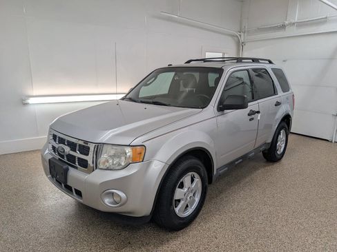 Used 2011 Ford Escape XLT w/ 202A Rapid Spec Order Code AWD/4WD image 2
