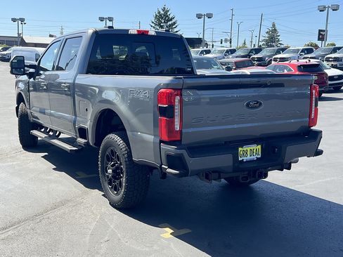 Used 2023 Ford F350 Platinum w/ FX4 Off-Road Package AWD/4WD image 9
