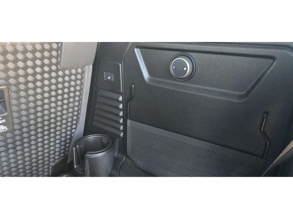 Used 2021 Land Rover Defender 110 X-Dynamic SE AWD/4WD image 32