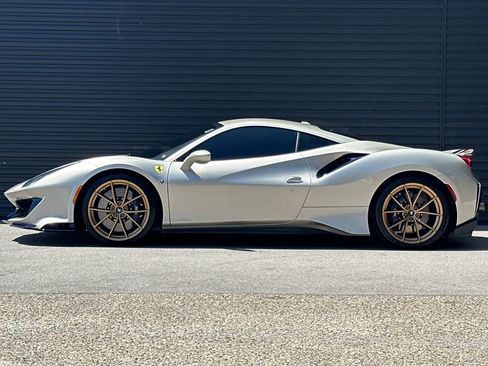 Used 2019 Ferrari 488 Pista Coupe RWD image 2