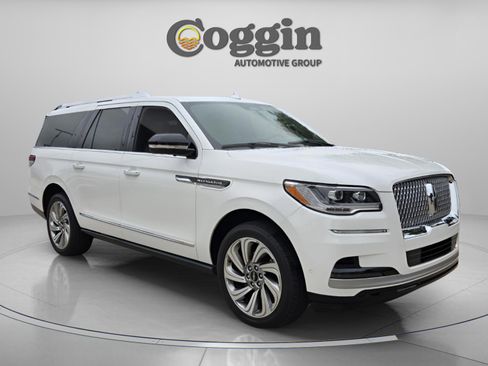 Used 2024 Lincoln Navigator L Reserve AWD/4WD image 7