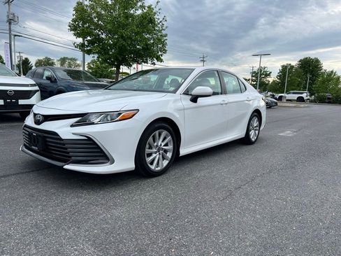Used 2022 Toyota Camry LE w/ Carpet Mat Package (TMS) FWD image 19