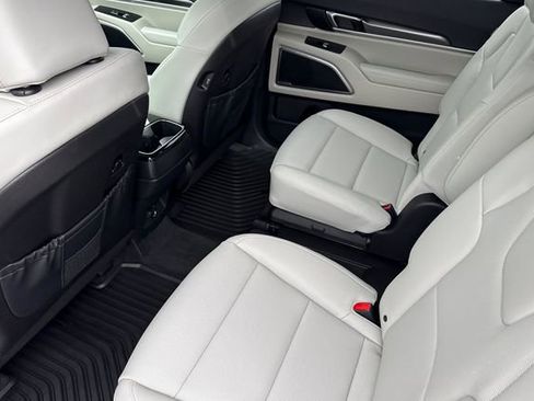 New 2025 Kia Telluride S image 14