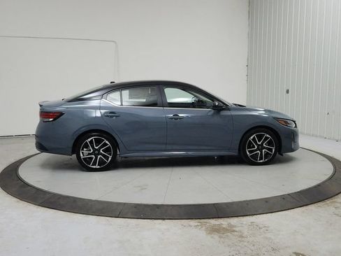 Used 2025 Nissan Sentra SR FWD image 9