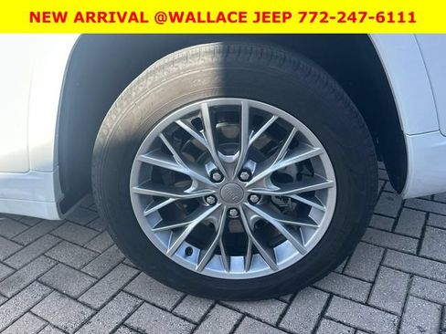 Used 2025 Jeep Grand Cherokee L Summit AWD/4WD image 16