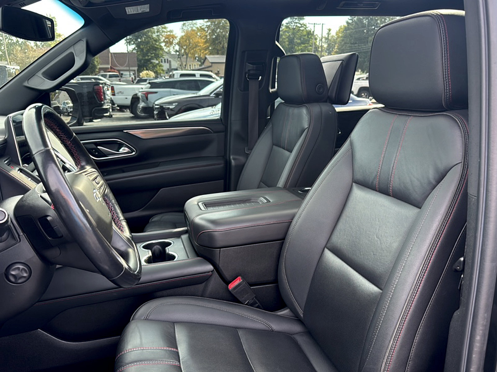 Used 2022 Chevrolet Suburban RST w/ Luxury Package AWD/4WD image 6