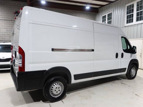 Used 2024 RAM ProMaster 2500 w/ Convenience Group FWD image 5