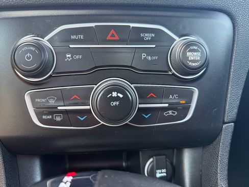 Used 2023 Dodge Charger SXT RWD image 37