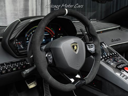 Used 2021 Lamborghini Aventador SVJ image 9