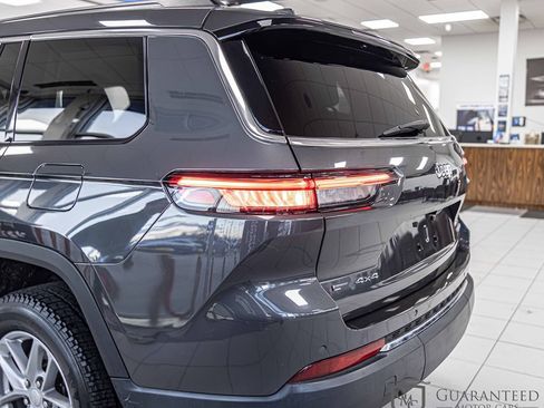 Used 2021 Jeep Grand Cherokee L Laredo w/ Luxury Tech Group I AWD/4WD image 12