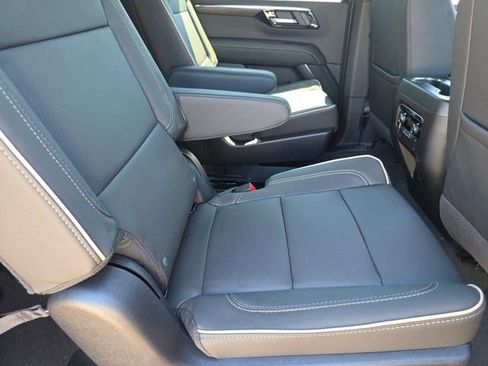 New 2025 Chevrolet Suburban Premier image 26