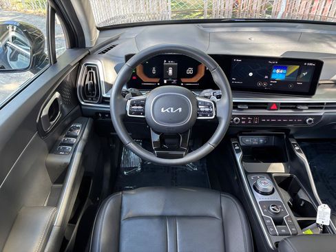Used 2025 Kia Sorento EX w/ EX Panoramic Sunroof Package AWD/4WD image 3