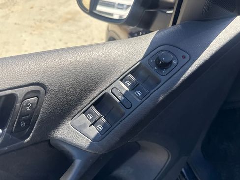 Used 2012 Volkswagen Tiguan S FWD image 17