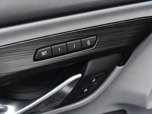 Used 2022 GMC Terrain SLT w/ Tech Package FWD image 10