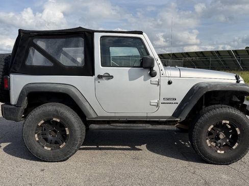Used 2012 Jeep Wrangler Sport AWD/4WD image 6
