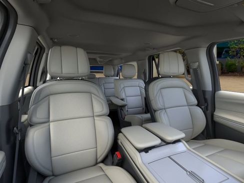 New 2026 Lincoln Navigator L Premier AWD/4WD image 11