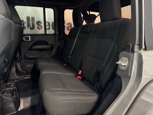 Used 2018 Jeep Wrangler Unlimited Sahara AWD/4WD image 20