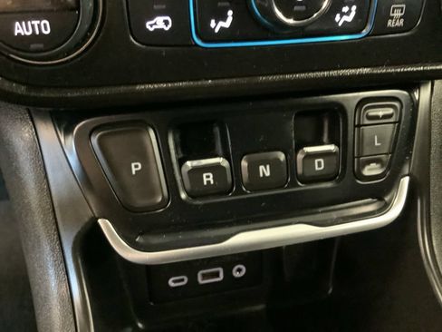 Used 2019 GMC Terrain SLT w/ Preferred Package AWD/4WD image 20