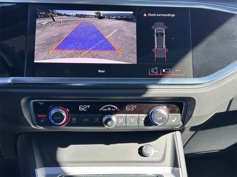 Used 2025 Audi Q3 2.0T Premium image 29