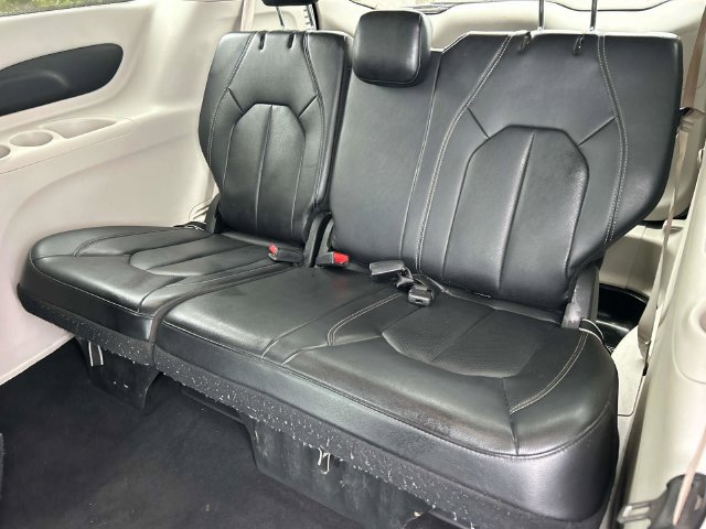Used 2022 Chrysler Pacifica Touring-L FWD image 19