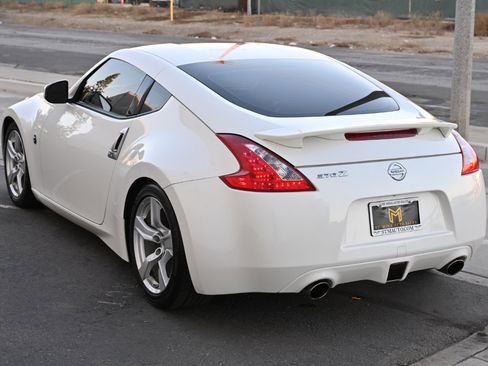 Used 2010 Nissan 370Z Coupe image 5