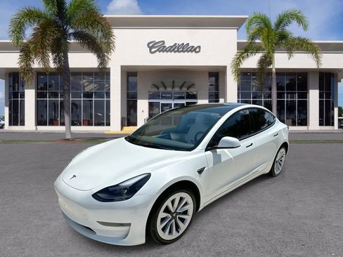 Used 2023 Tesla Model 3 Standard Range RWD image 1