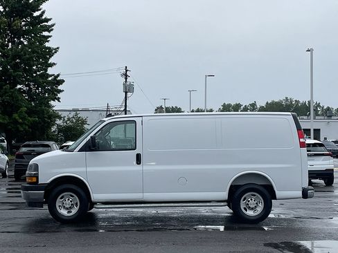 Used 2025 Chevrolet Express 2500 w/ Driver Convenience Package RWD image 10