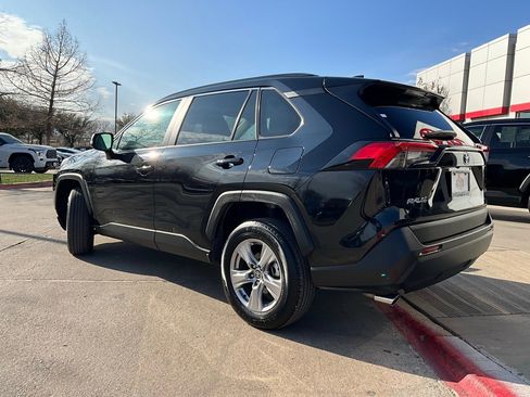 Used 2025 Toyota RAV4 XLE image 8