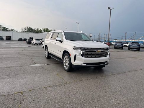 Used 2021 Chevrolet Suburban Premier AWD/4WD image 7