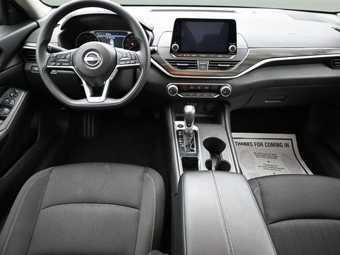 Used 2025 Nissan Altima 2.5 SV FWD image 12