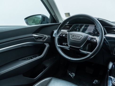 Used 2024 Audi Q8 e-tron Premium image 23