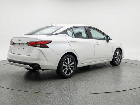 Used 2025 Nissan Versa SV image 9