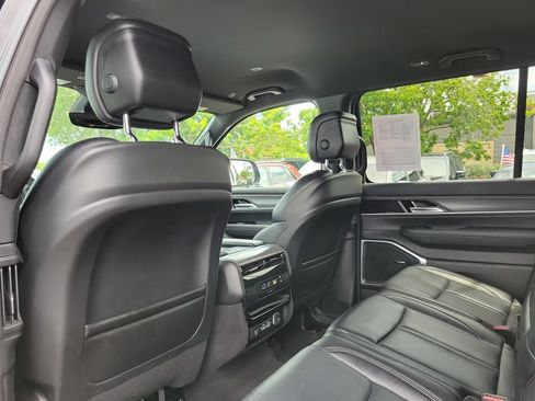 Used 2024 Jeep Wagoneer L Series II RWD image 16